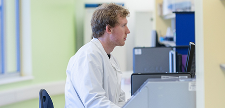 Lab_researcher