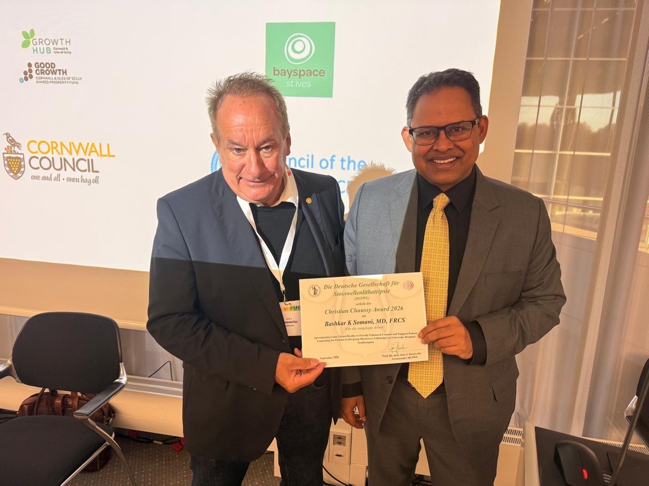 Professor Somani being presented with the Christian Chaussy Award